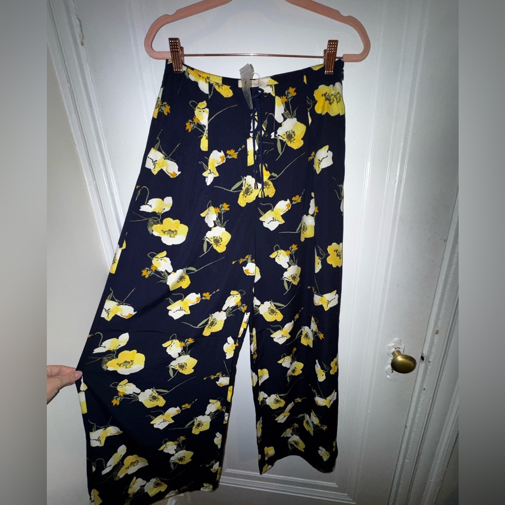 NWT - Urban Outfitters Moon River Floral Wide-Leg Pants Navy and Yellow, size M